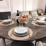 Vivi Homes - Sunny Views Wellness, Gym, Pool & Sea View Appartement