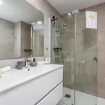 Vivi Homes - Sunny Views Wellness, Gym, Pool & Sea View