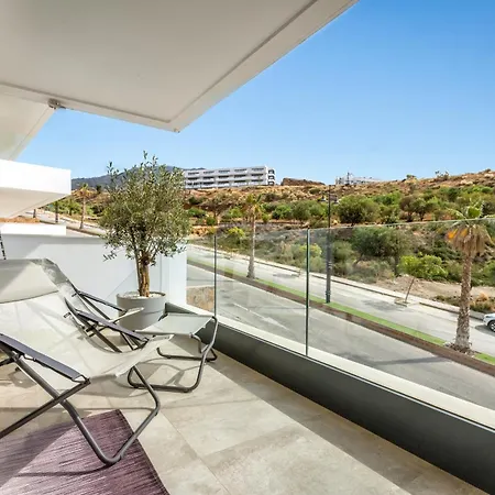 Vivi Homes - Sunny Views Wellness, Gym, Pool & Sea View 아파트 미하스