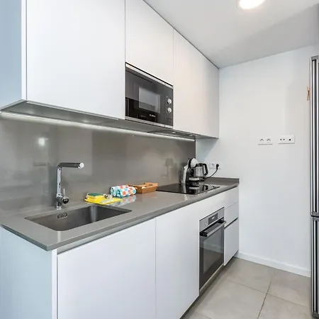 Vivi Homes - Sunny Views Wellness, Gym, Pool & Sea View 아파트 미하스