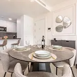 Vivi Homes - Sunny Views Wellness, Gym, Pool & Sea View *